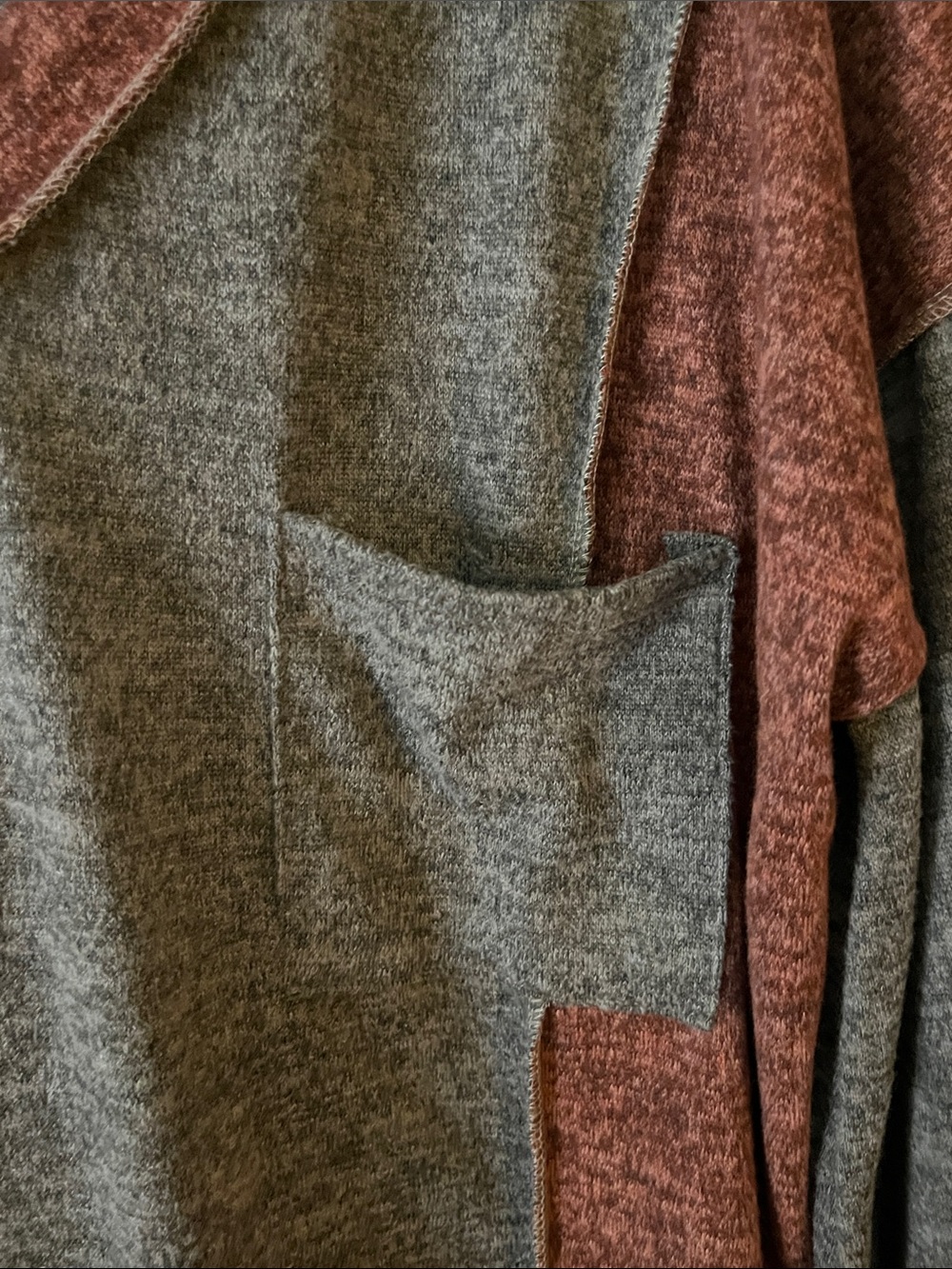 BiBi Three-Tone V-Neck Pullover-Rust-Oatmeal-Charcoal w/Long Cuff Sleeve-Pocket - Picture 7 of 10